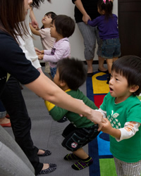 2歳 リズムポケット－JEUGIA｜ヤマハこどもの英語教室