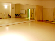 ダンスやヨガなど数々のカルチャー教室に活用されるサロンです。