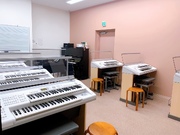 【グループレッスン室】いつも元気な声が聞こえてきます♪