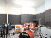 【ドラムレッスン室】空き時間にはレンタルもしていただけます♪